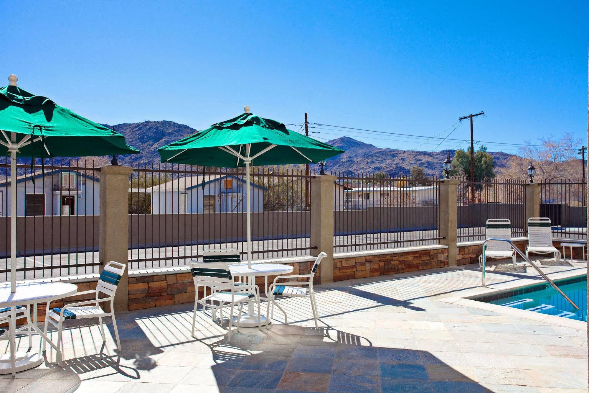 Holiday Inn Express Hotel & Suites Twentynine Palms By Ihg Ресторант снимка